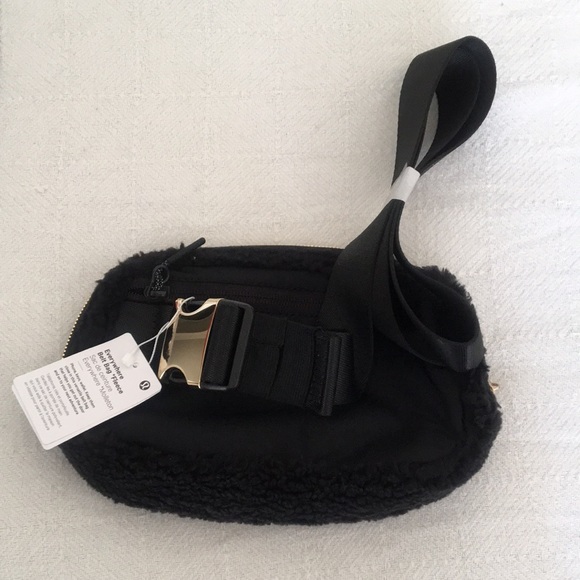 NWT Lululemon Fleece Everywhere Belt Bag Black - Picture 3 of 6